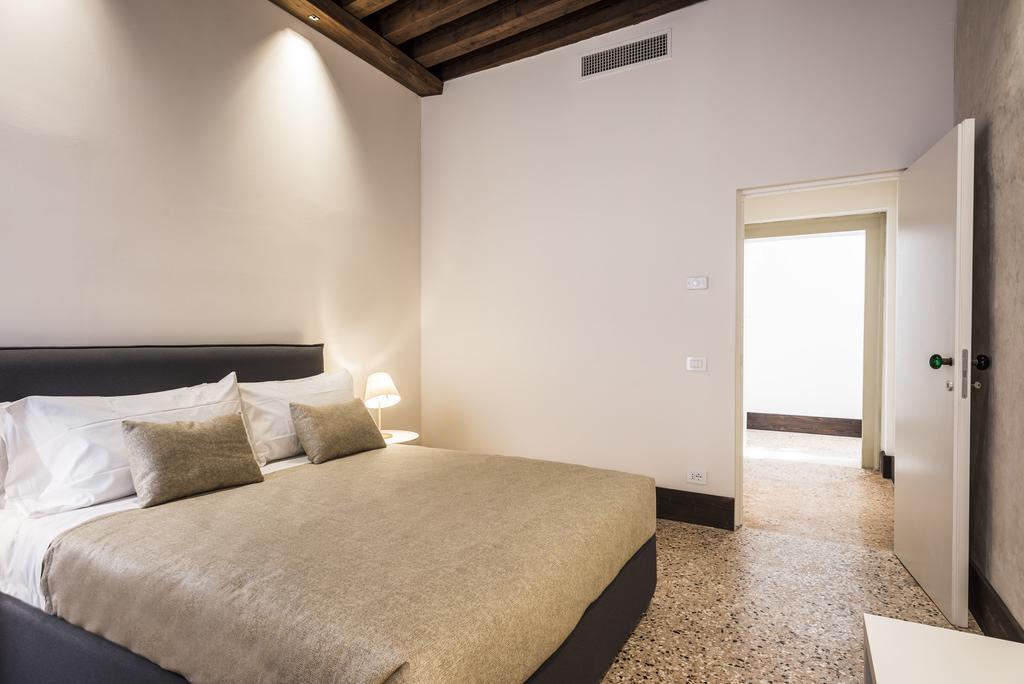 Myplace Campo Santa Margherita Apartments Venice Exterior photo