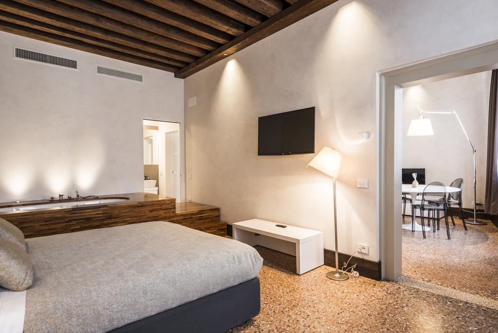 Myplace Campo Santa Margherita Apartments Venice Exterior photo